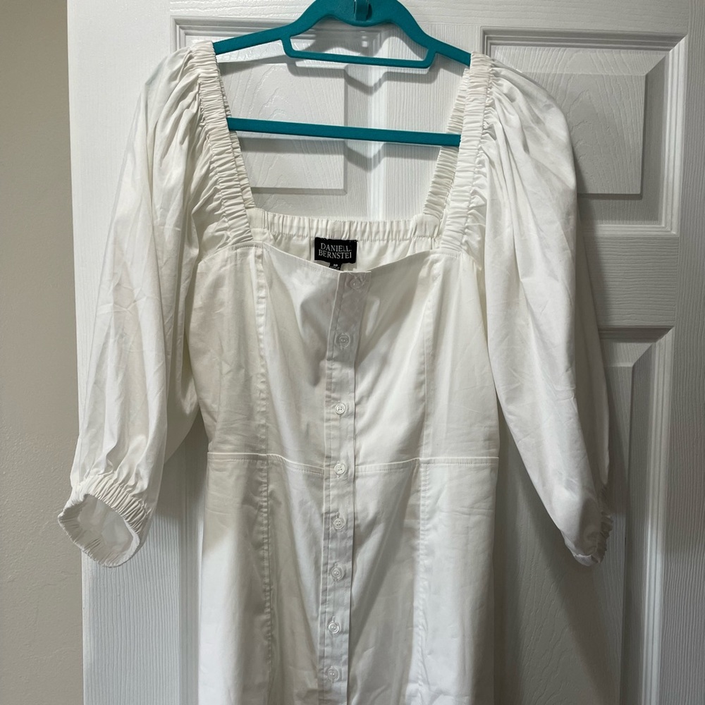 Danielle Bernstein x Macys White Dress - Size 10. Never worn, good for Bridal!